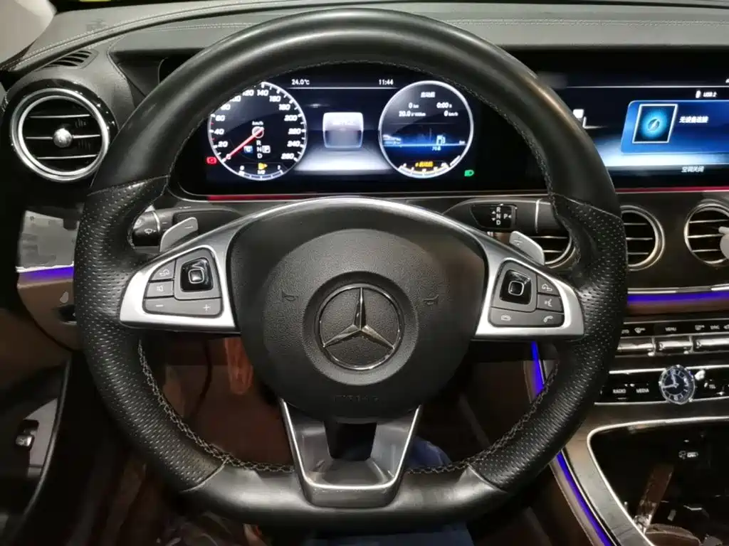 Mercedes-Benz E-Class — миниатюра 11
