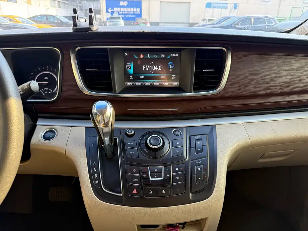 Buick GL8 — миниатюра 5