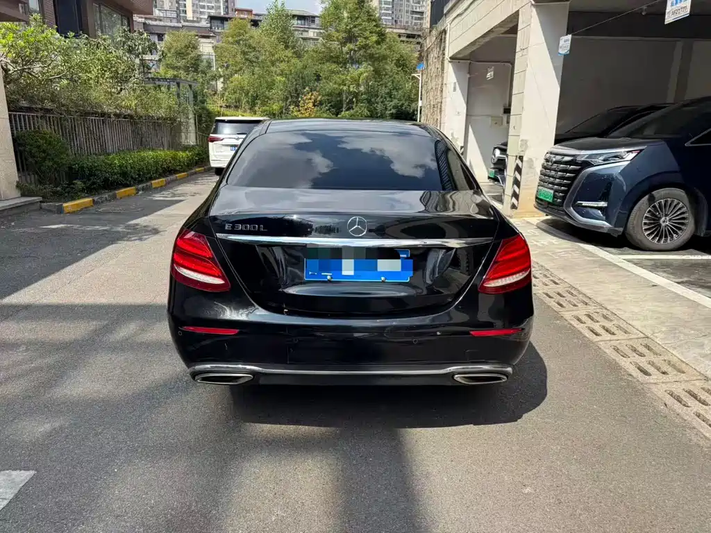 Mercedes-Benz E-Class — миниатюра 8