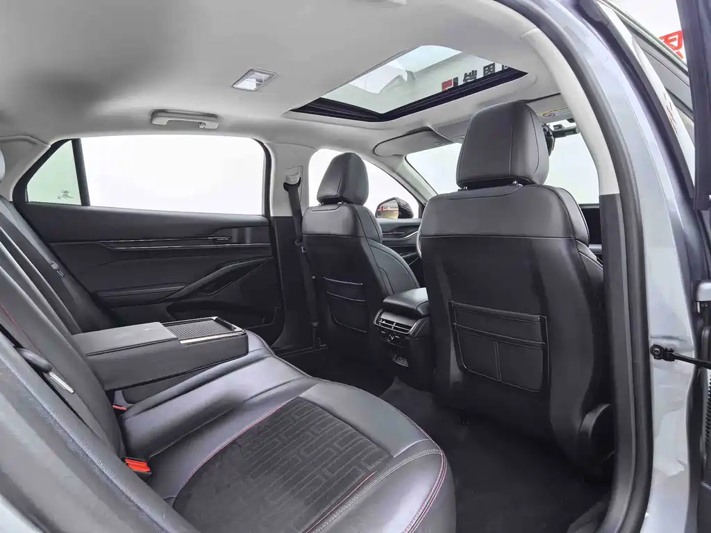 Ford Mondeo — миниатюра 8