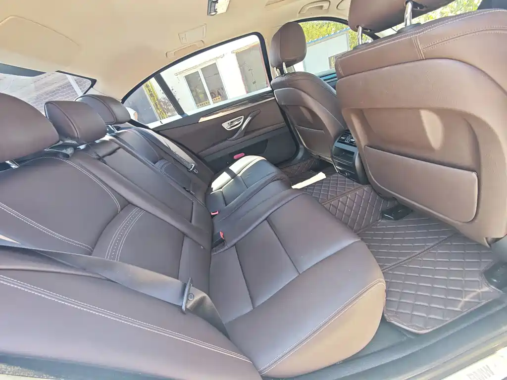 BMW 5 Series — миниатюра 10