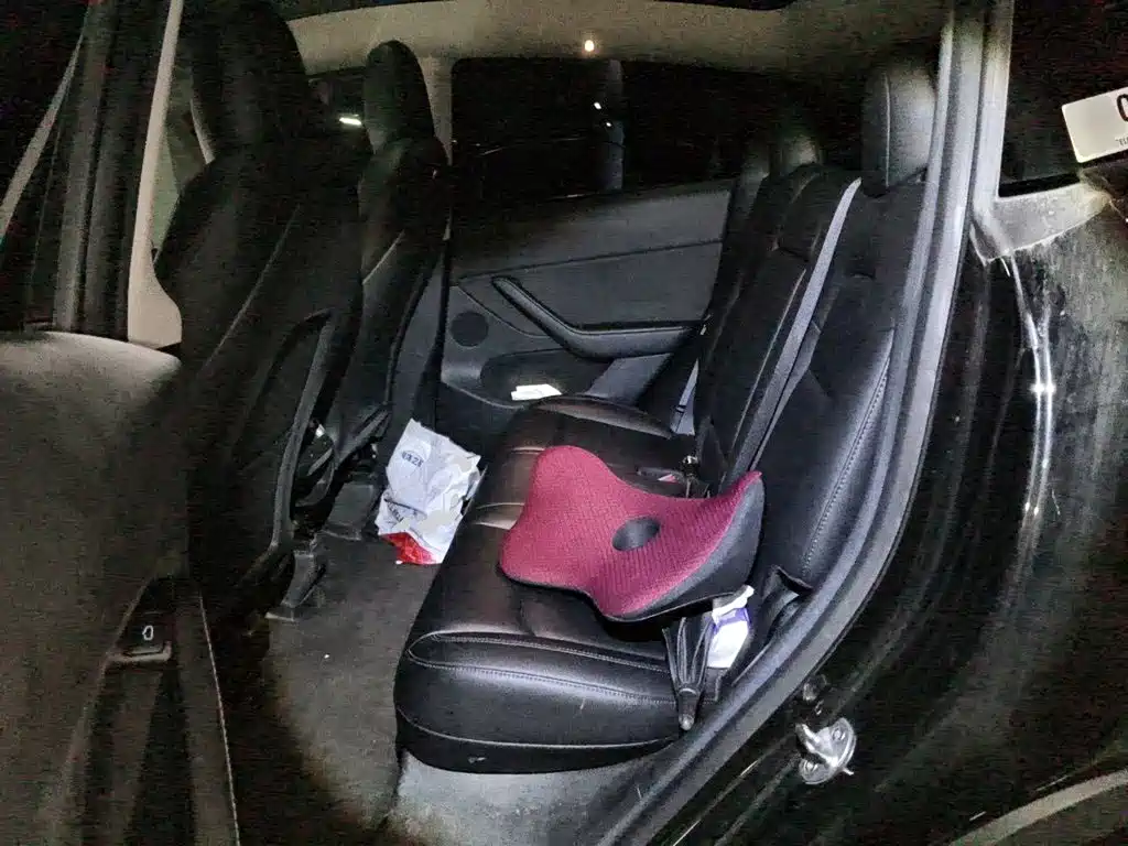 Tesla Model Y — миниатюра 14