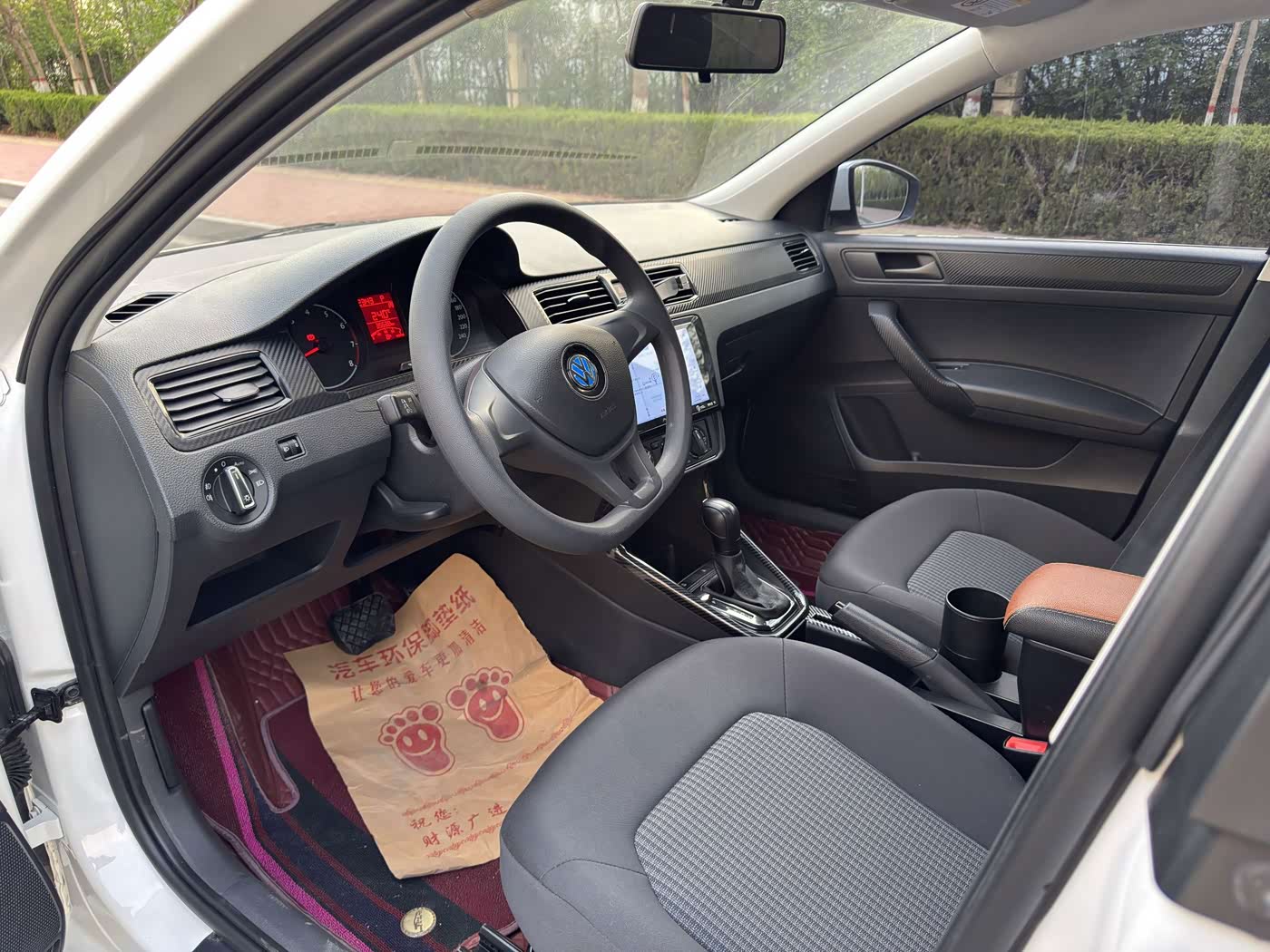 Volkswagen Santana 1.5 л 2022 г. Белый, пробег 30000 км