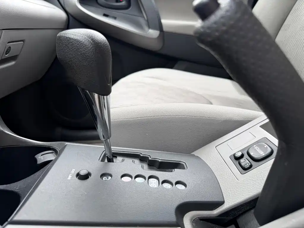 Toyota RAV4 — миниатюра 14