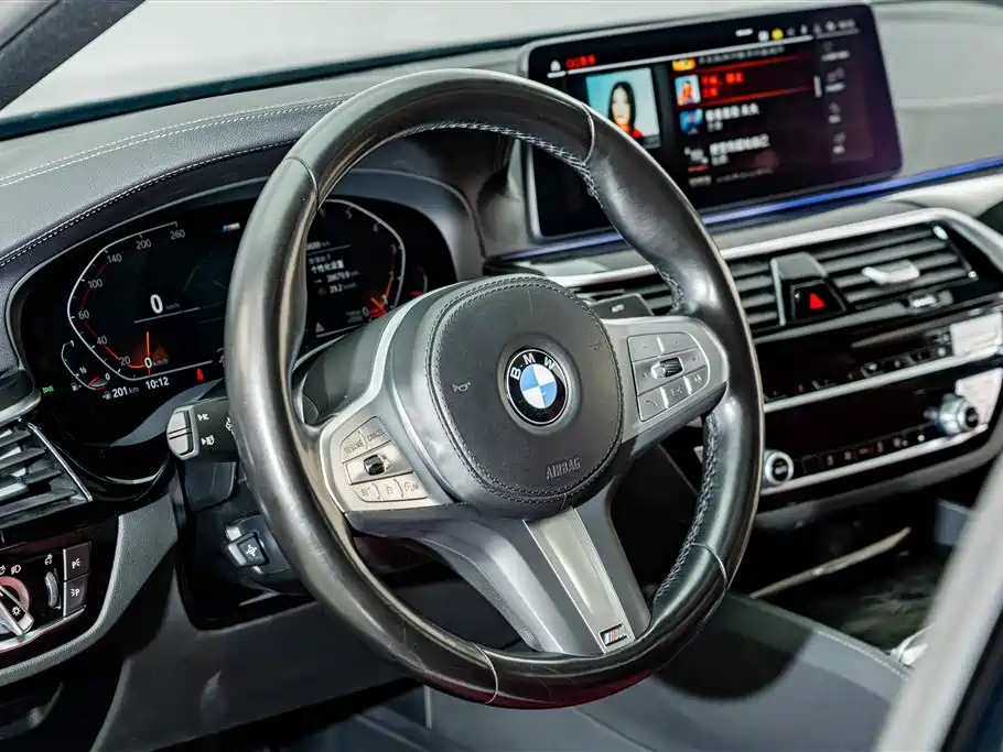 BMW 5 Series — миниатюра 10