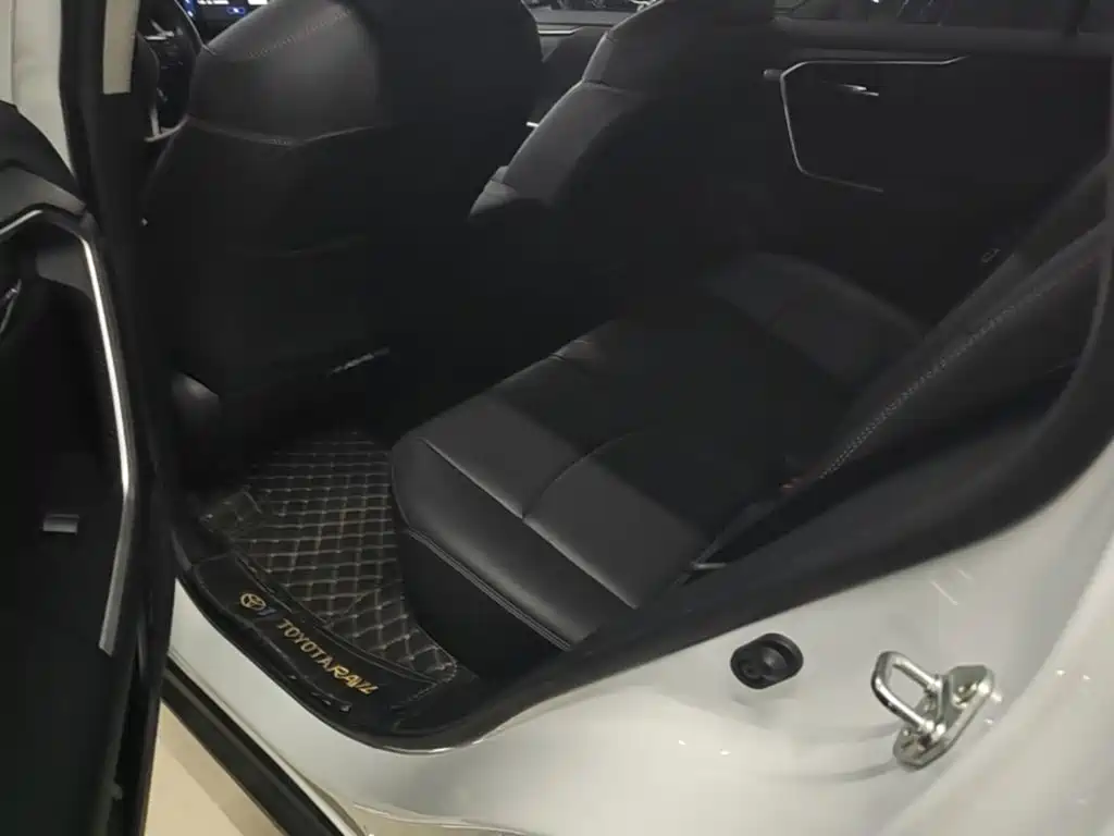 Toyota RAV4 — миниатюра 17