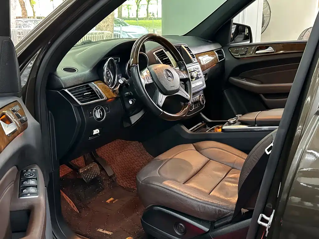 Mercedes-Benz M-Class — миниатюра 4