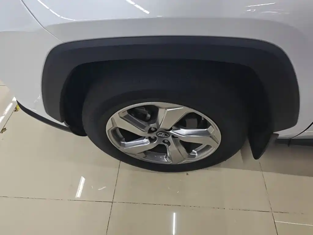 Toyota RAV4 — миниатюра 23