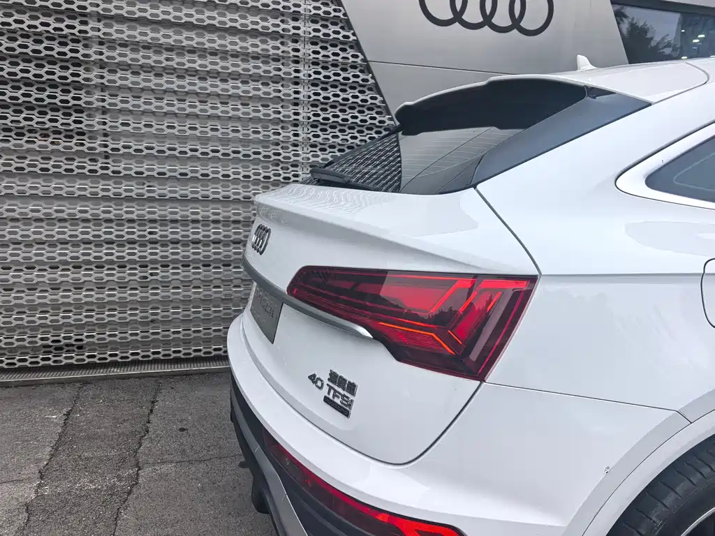 AUDI Q5L SPORTBACK