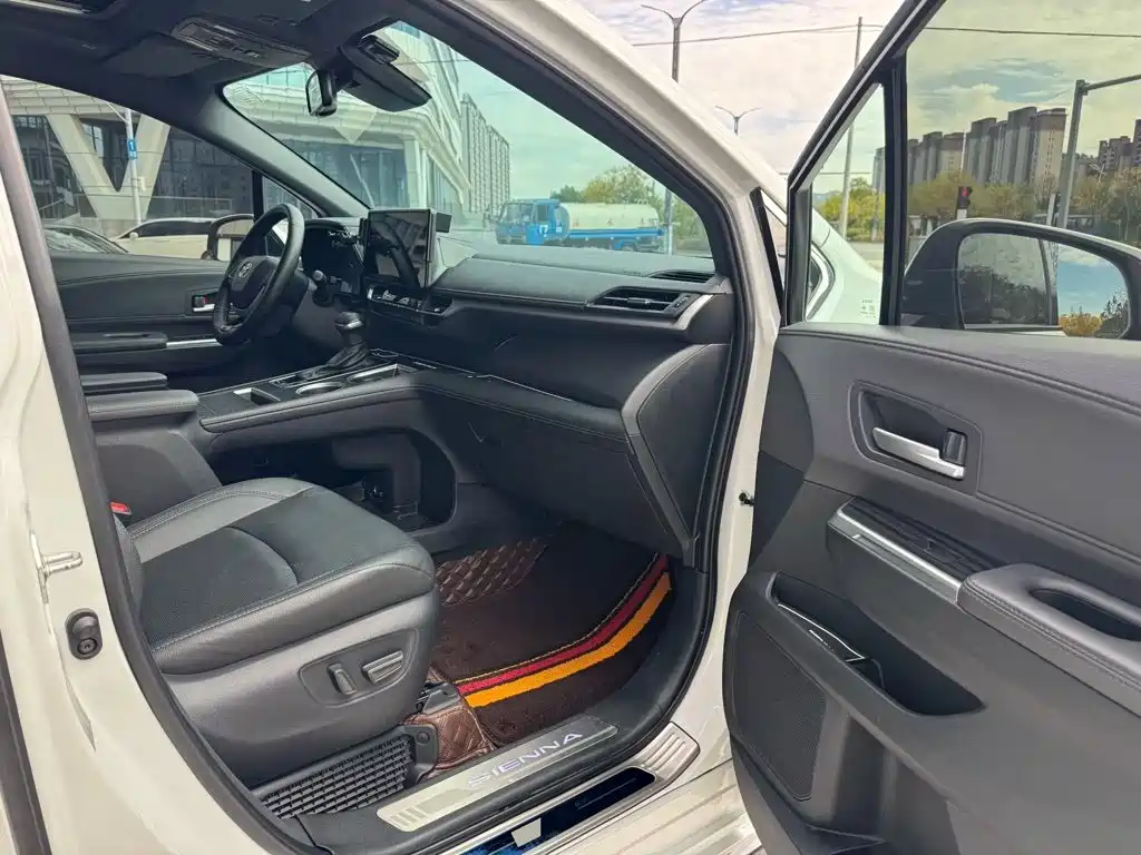 Toyota Sienna — миниатюра 10