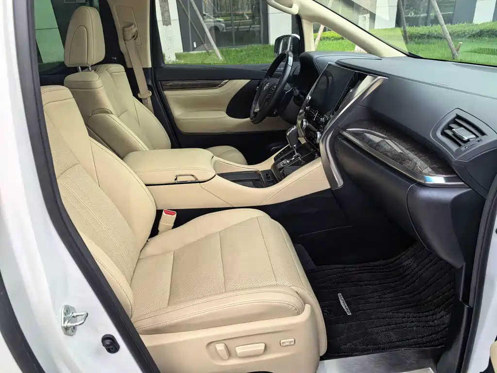 Toyota Alphard — миниатюра 30