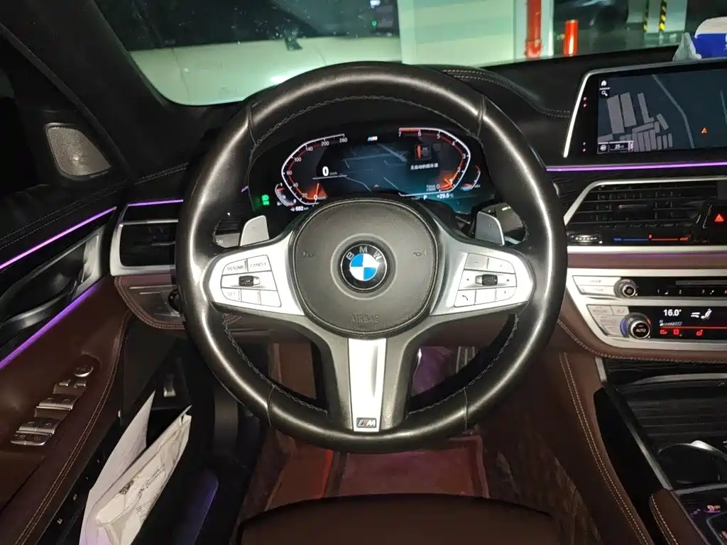 BMW 7 Series — миниатюра 11