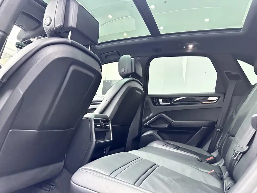 Porsche Cayenne — миниатюра 12