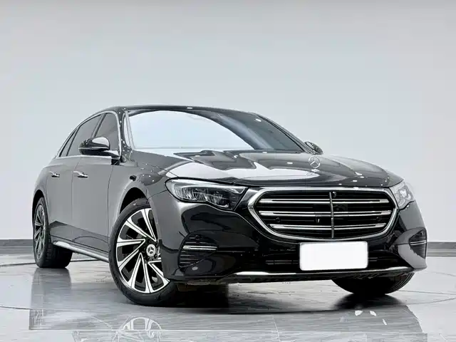 Mercedes-Benz E-Class — фото 1