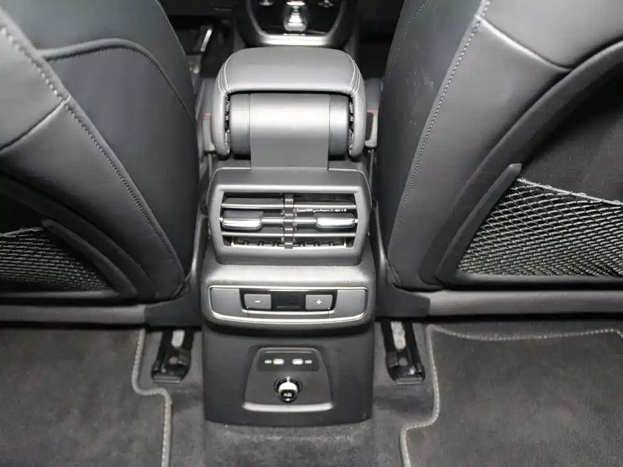 Audi Q4 e-tron — миниатюра 11
