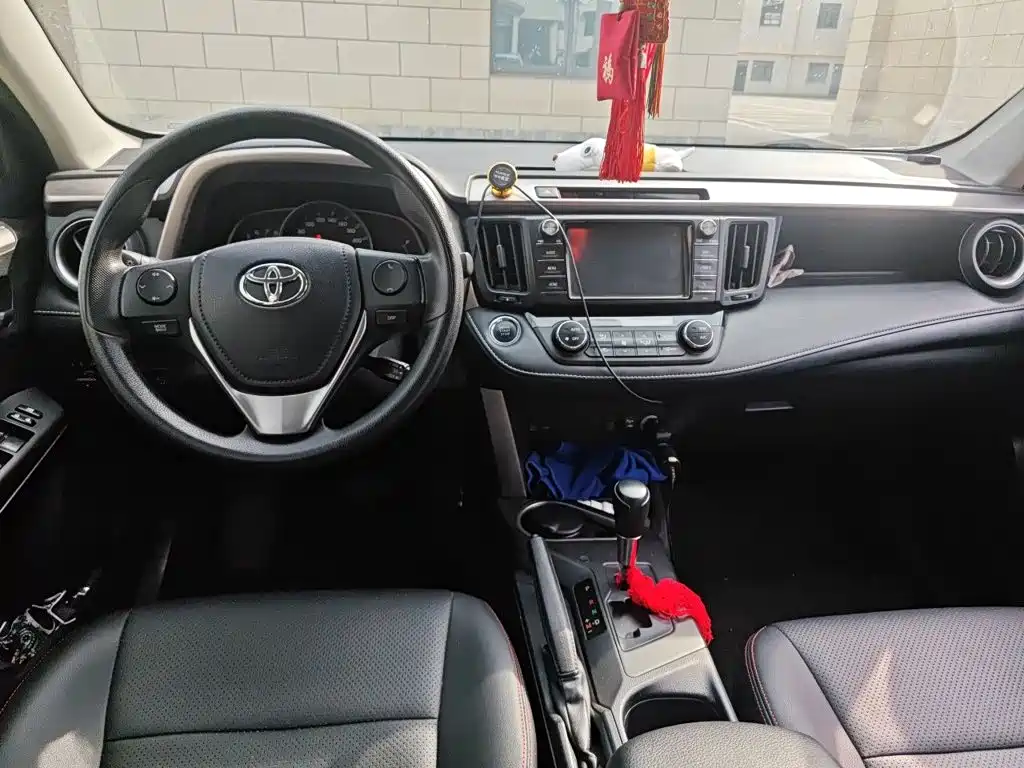 Toyota RAV4 — миниатюра 13