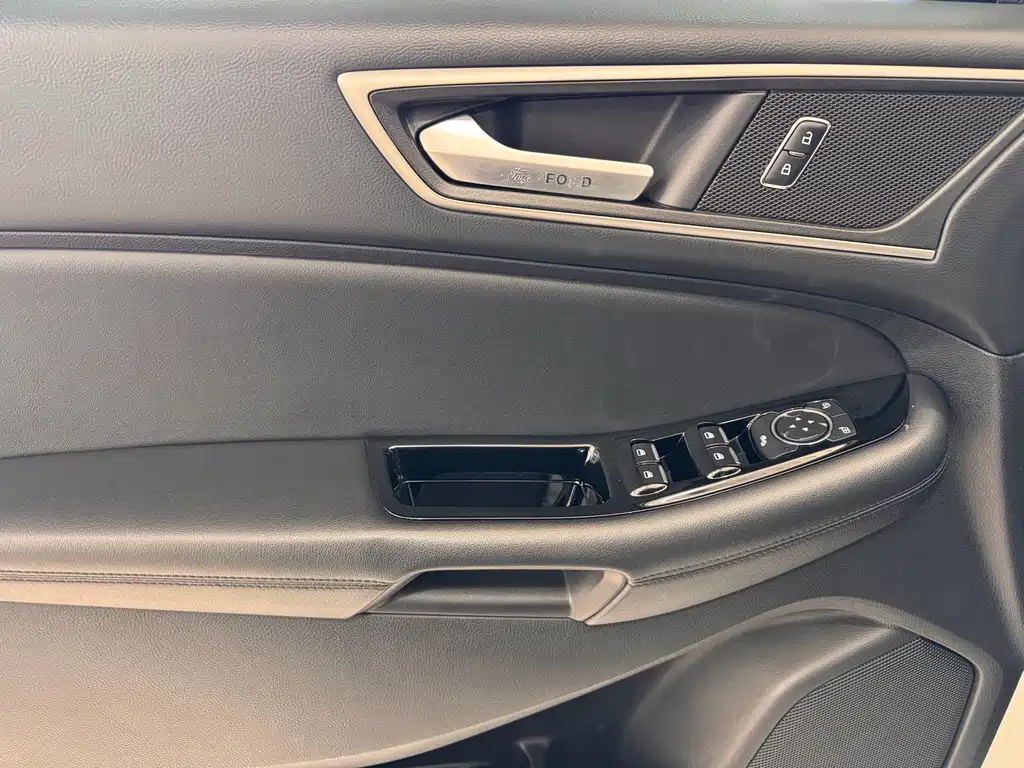 Ford Edge — миниатюра 9