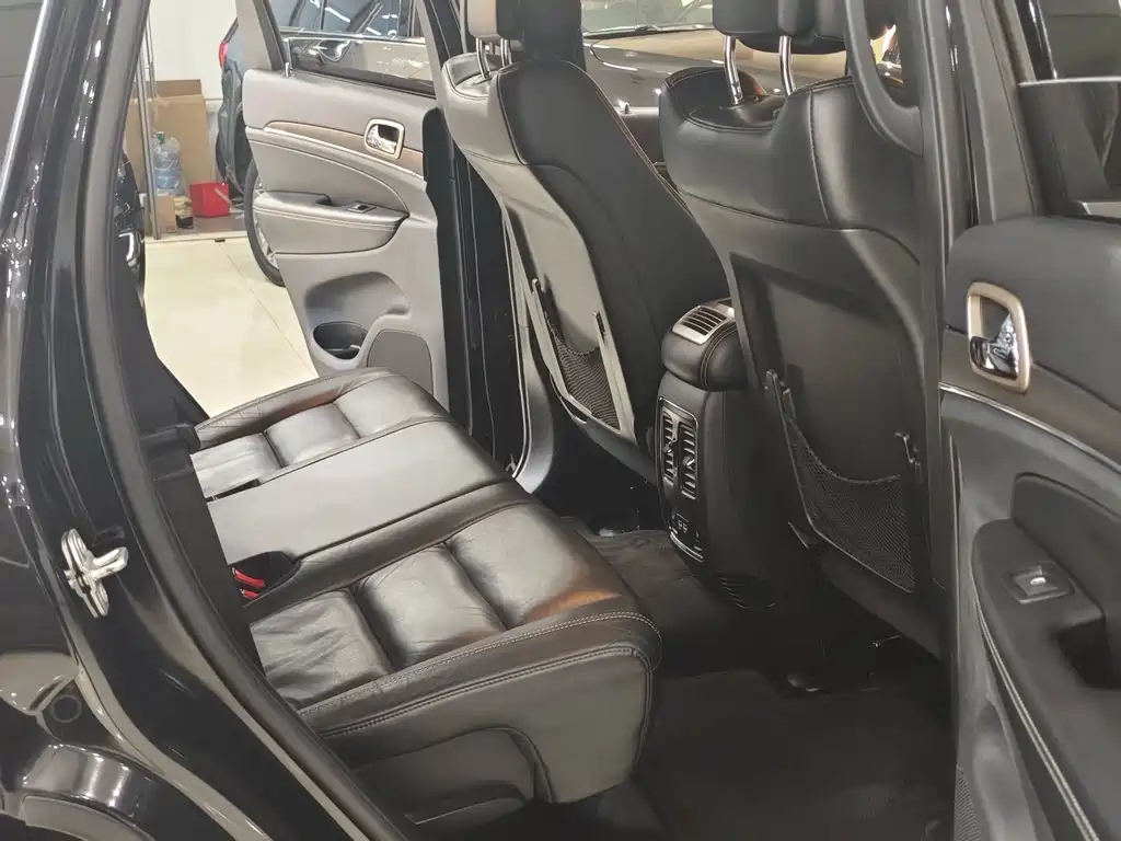 Jeep Grand Cherokee (Import) — миниатюра 11