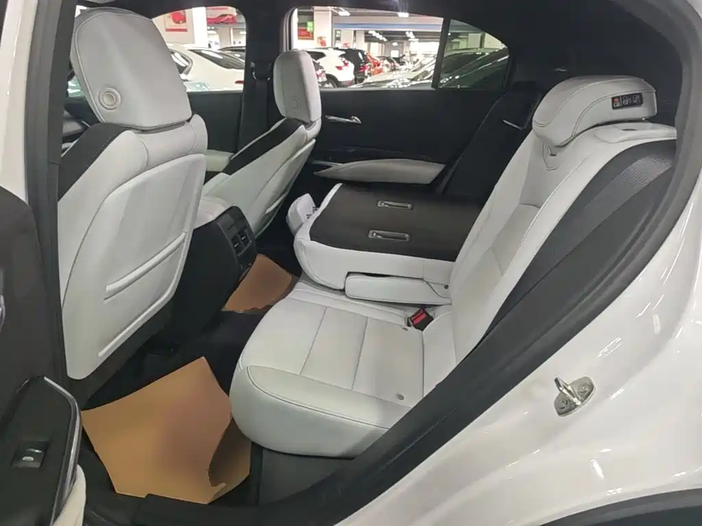 Cadillac XT4 — миниатюра 17