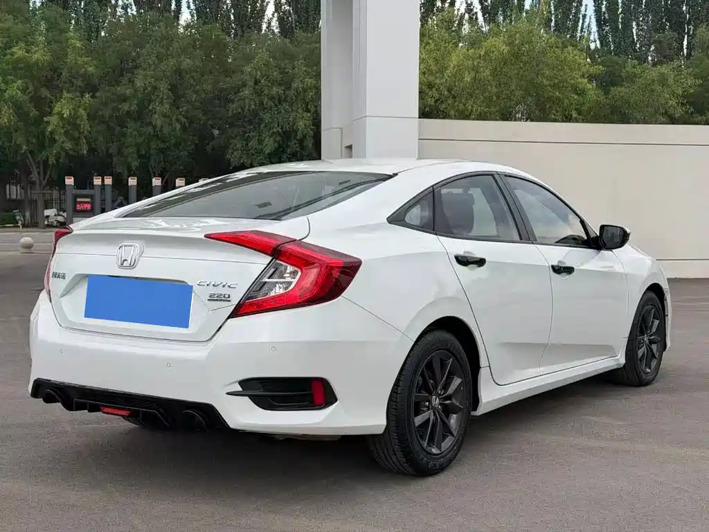 Honda Civic — миниатюра 9
