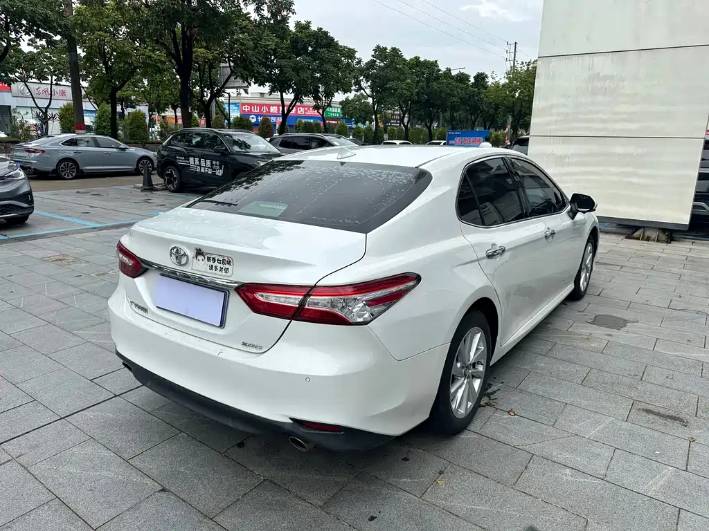 Toyota Camry — миниатюра 7