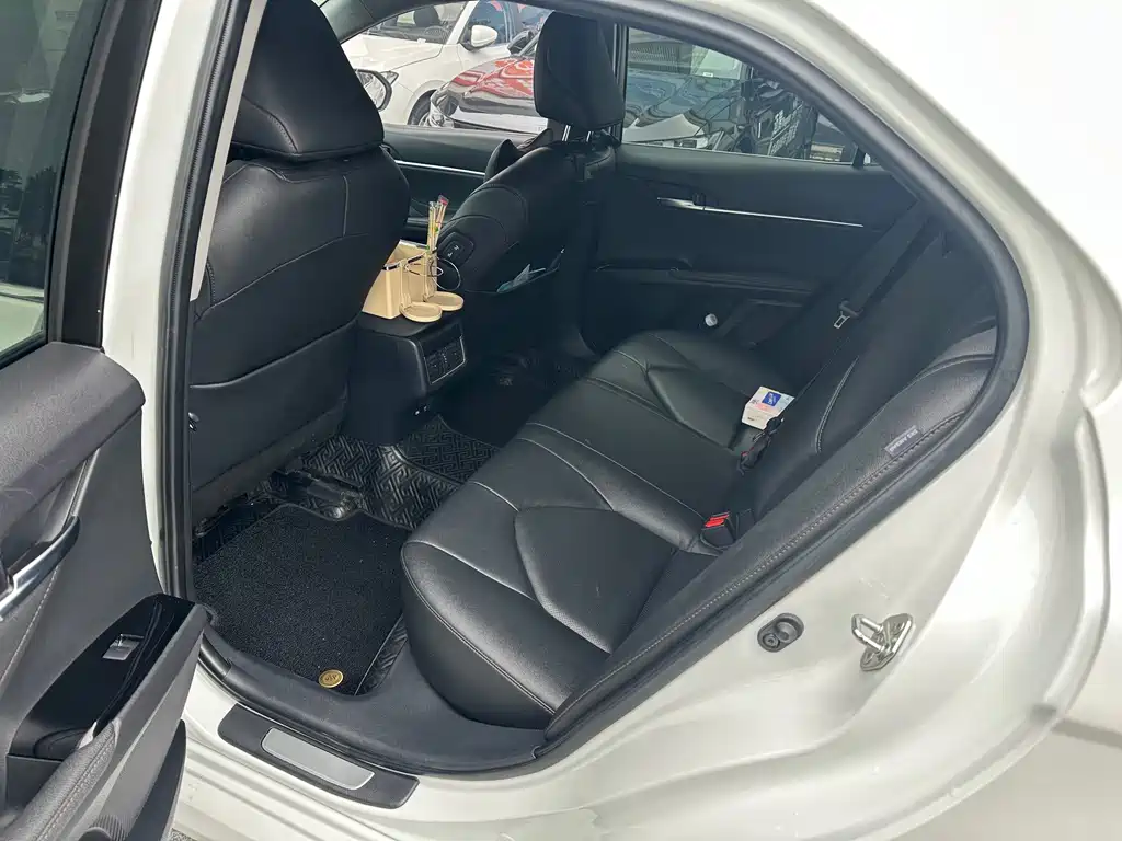 Toyota Camry — миниатюра 11