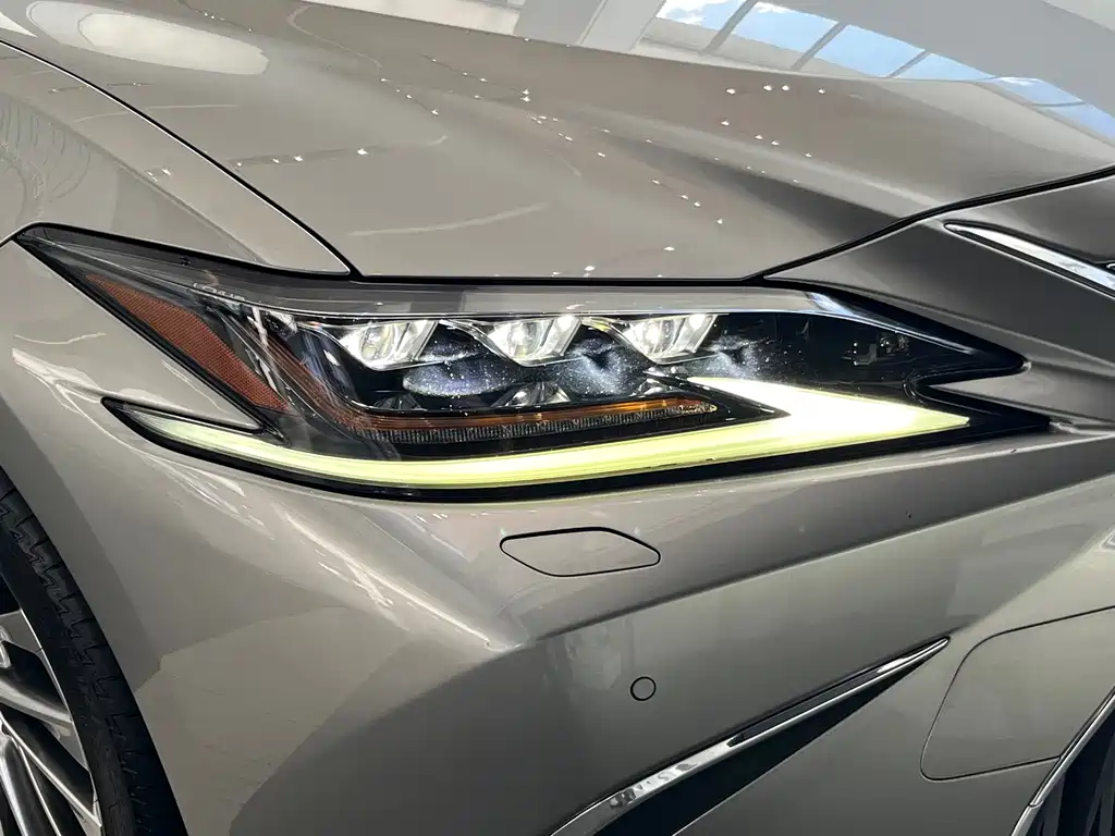 Lexus ES — миниатюра 26