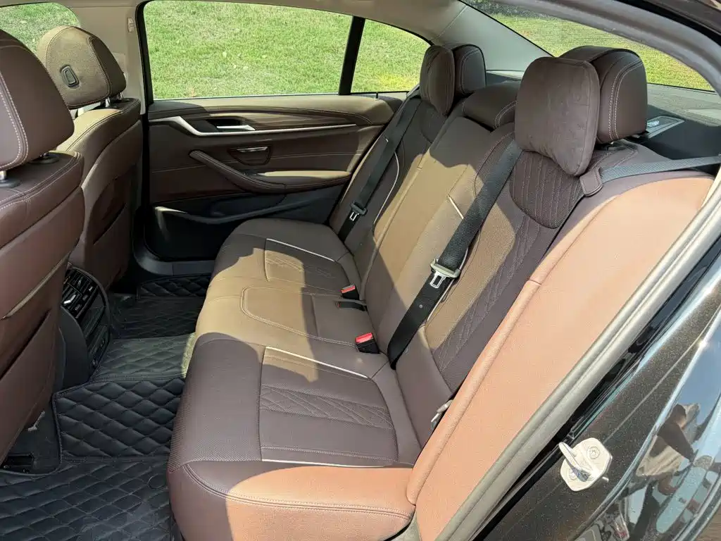 BMW 5 Series — миниатюра 12