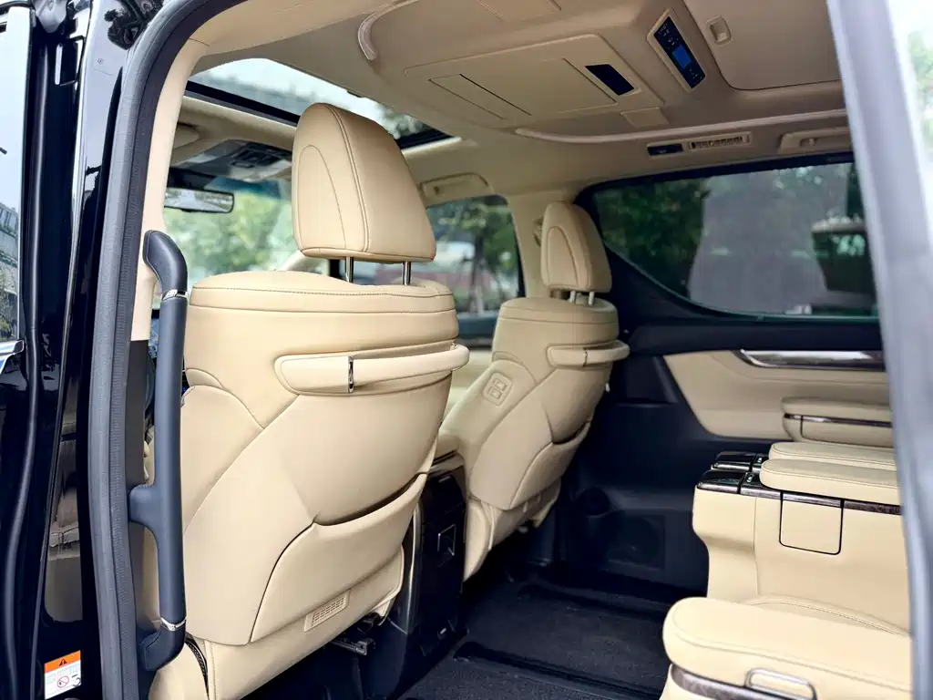 Toyota Vellfire — миниатюра 13
