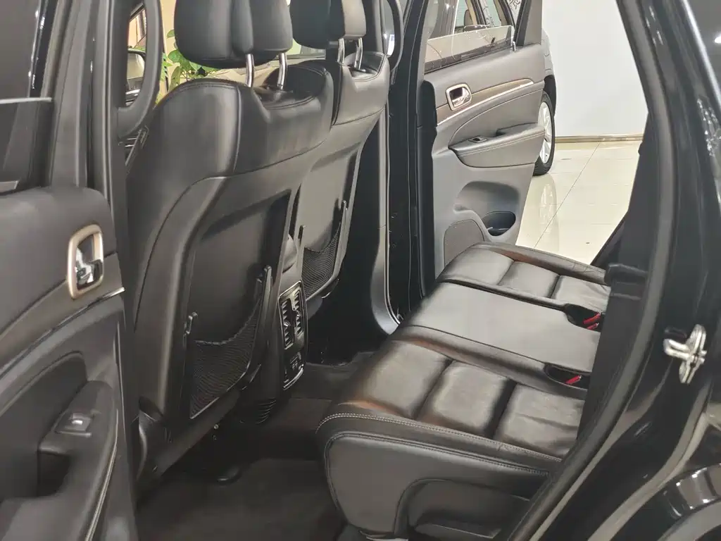 Jeep Grand Cherokee (Import) — миниатюра 14