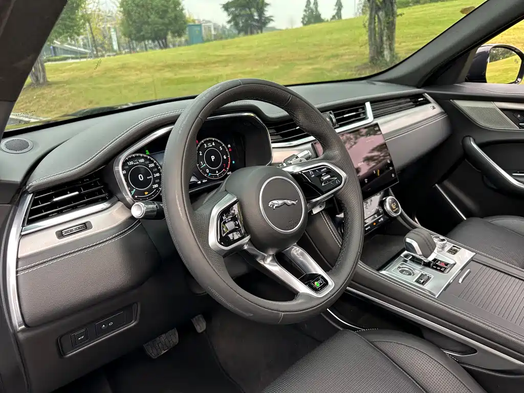 Jaguar F-PACE — миниатюра 11