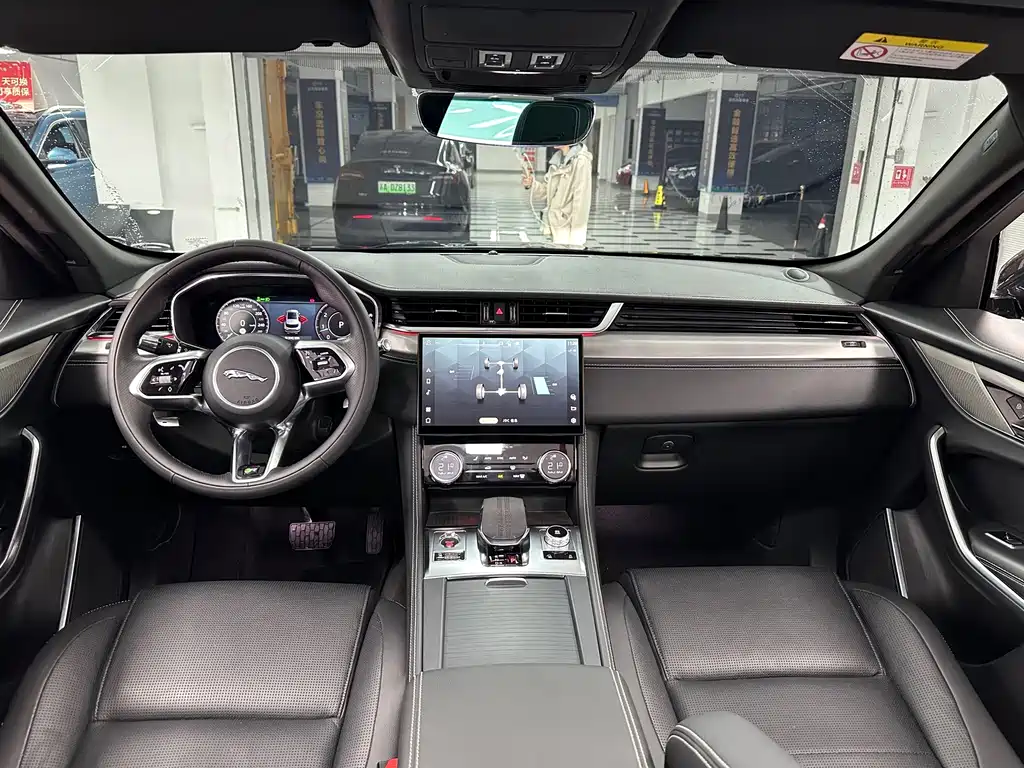 Jaguar F-PACE — миниатюра 21