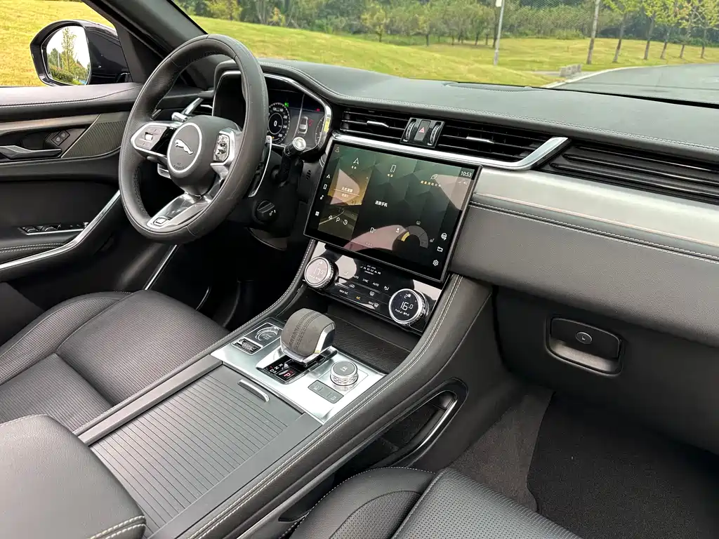 Jaguar F-PACE — миниатюра 33