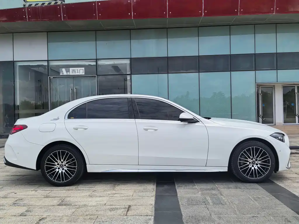 Mercedes-Benz C-Class — миниатюра 17
