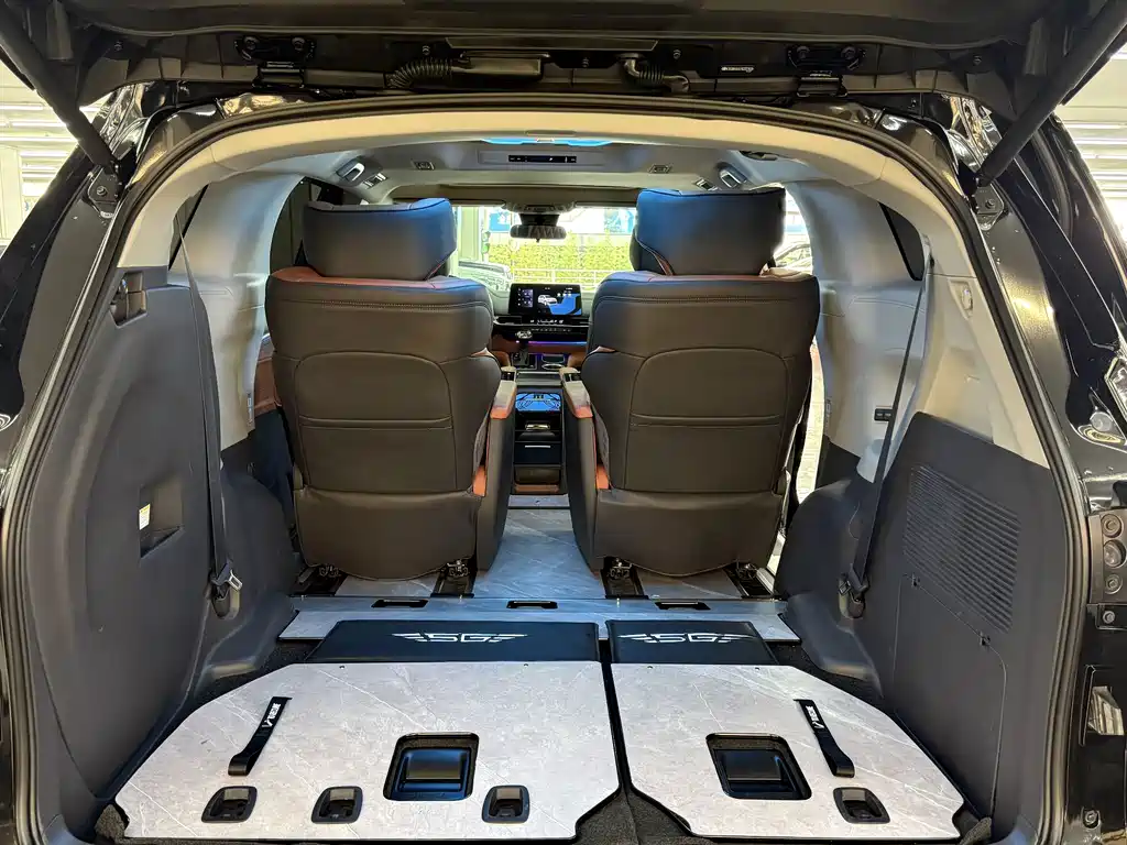 Toyota Sienna — миниатюра 18