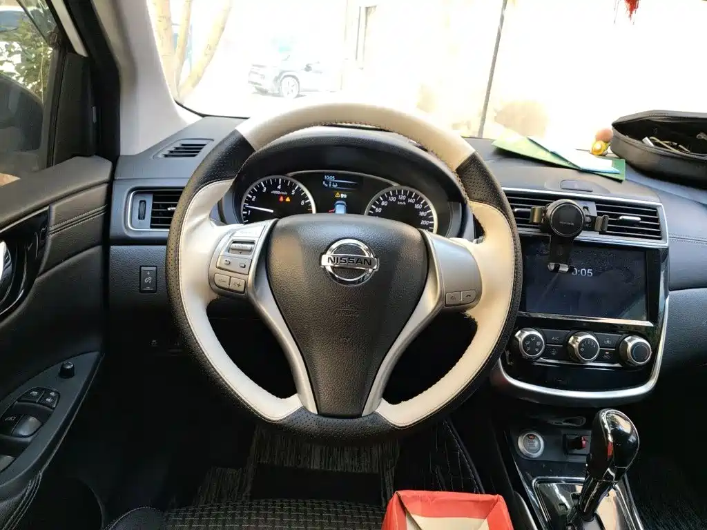 Nissan Tiida — миниатюра 11