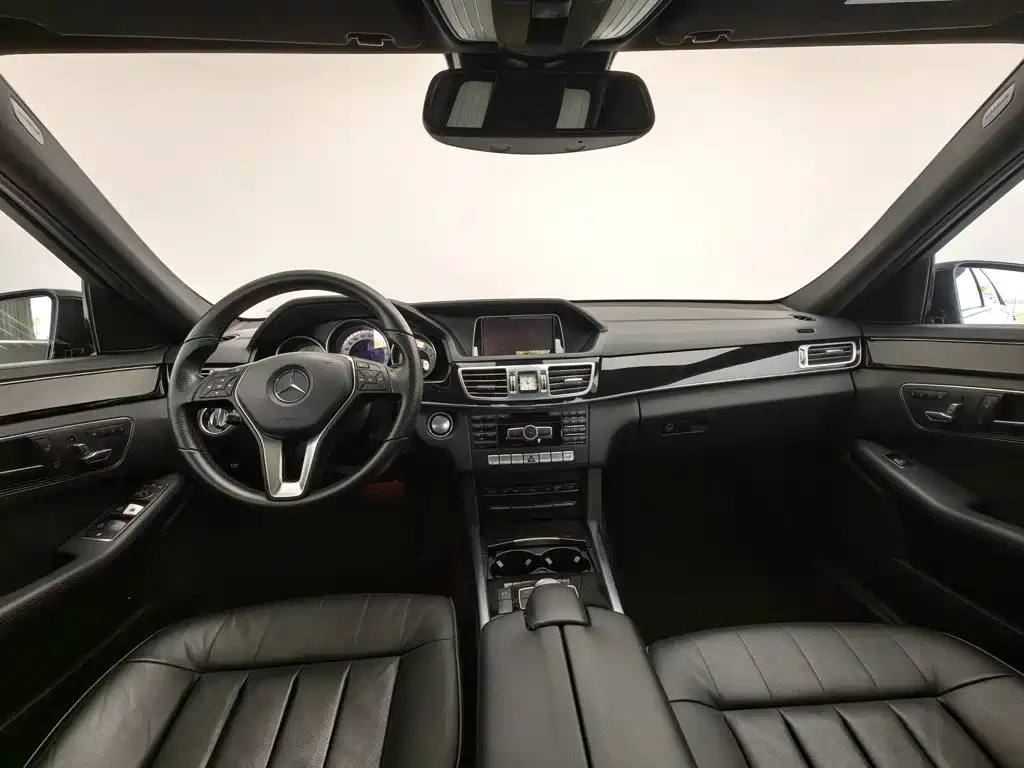 Mercedes-Benz E-Class — миниатюра 5