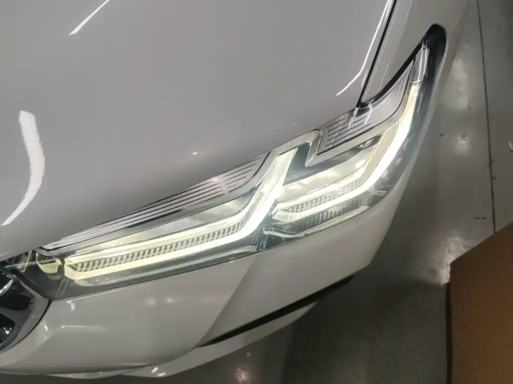 BMW 5 Series — миниатюра 24