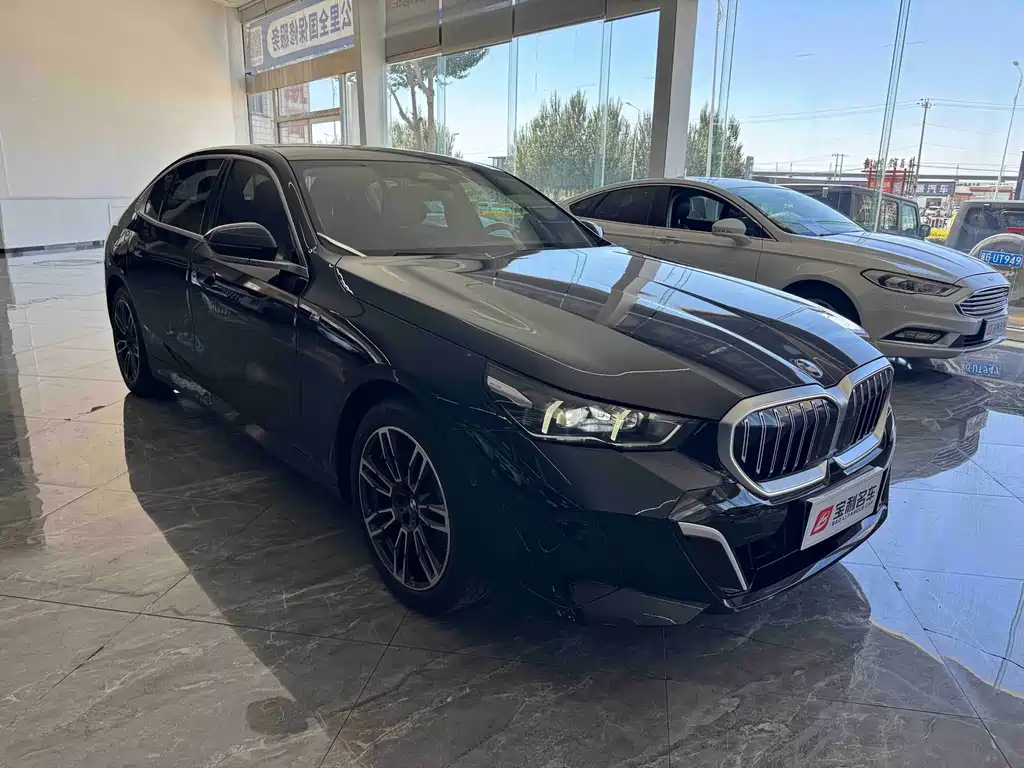 BMW 5 Series — миниатюра 4