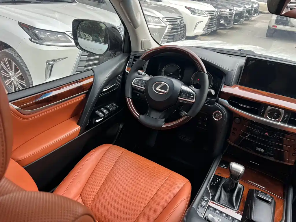Lexus LX — миниатюра 7