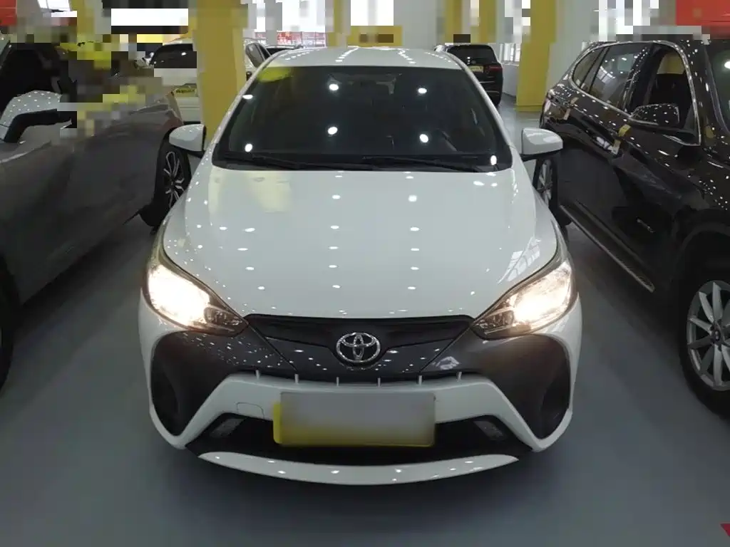 Toyota Yaris L — миниатюра 3