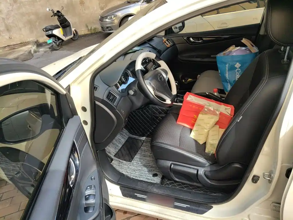 Nissan Tiida — миниатюра 17