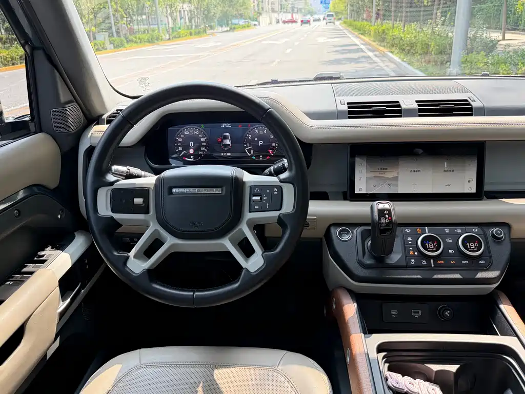Land Rover Defender — миниатюра 7