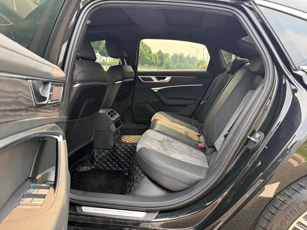 Audi A6L 2025 45 TFSI quattro Premium