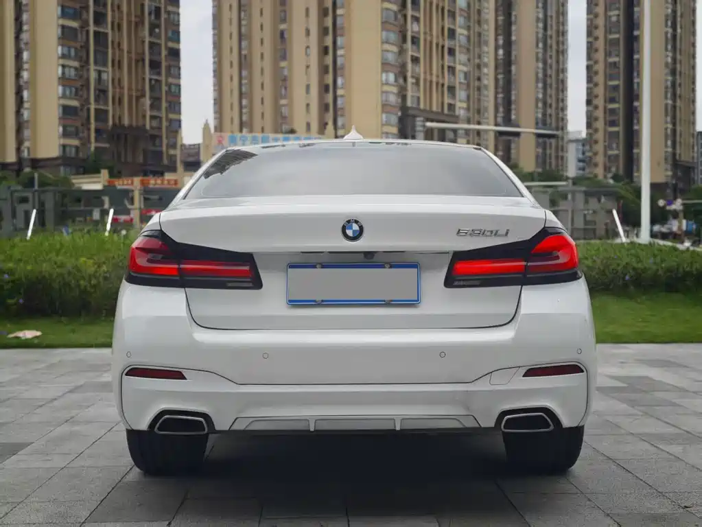 BMW 5 Series — миниатюра 8