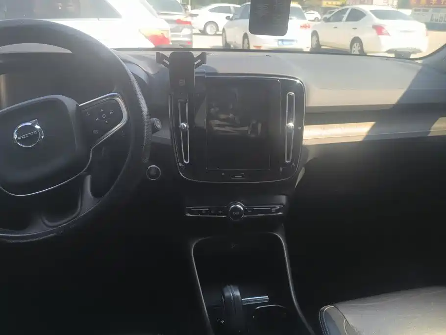 Volvo XC40 — миниатюра 13