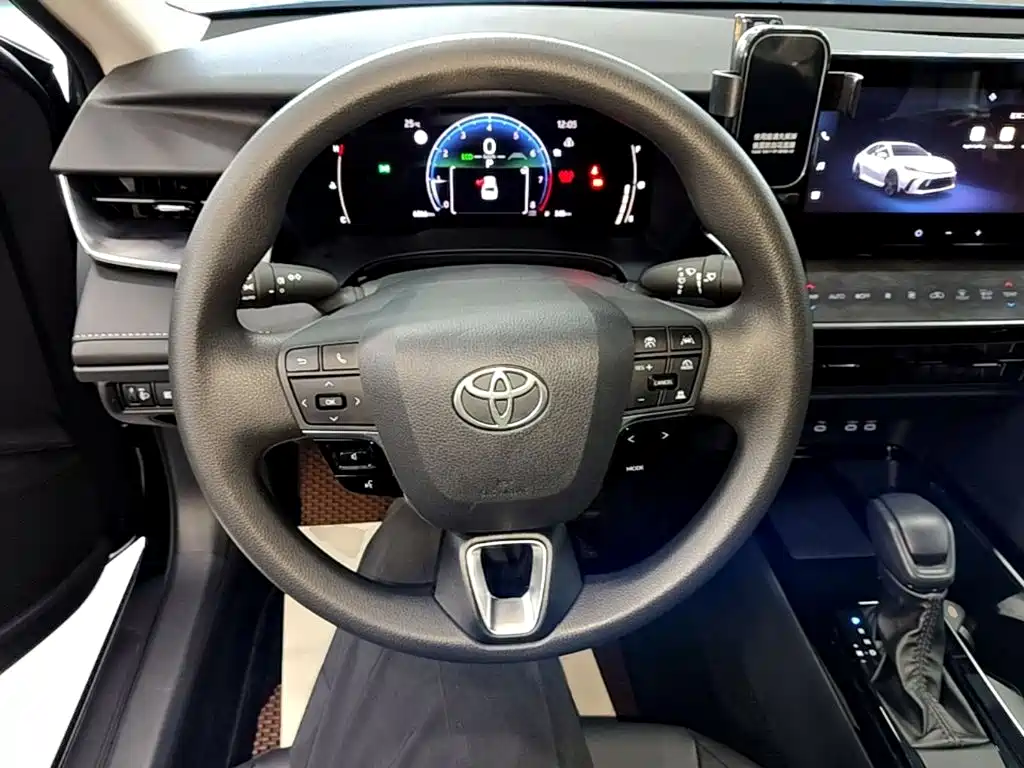 Toyota Camry — миниатюра 11