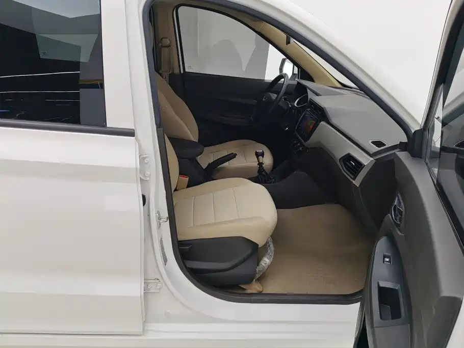 Wuling Hongguang — миниатюра 8