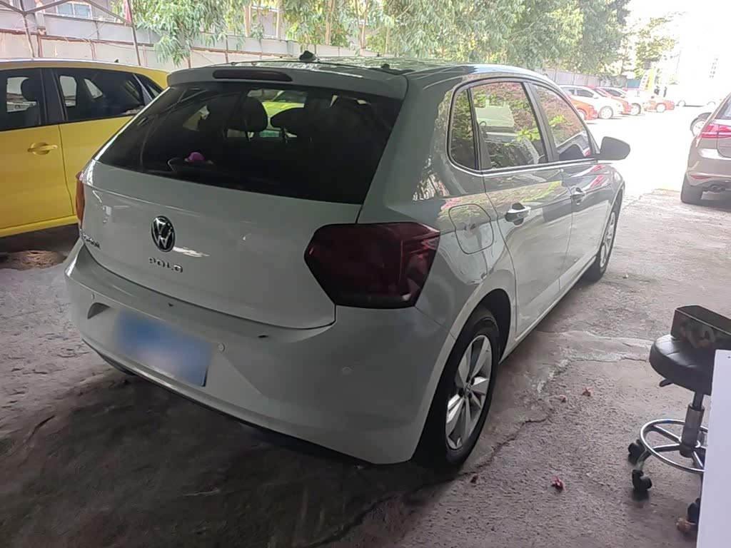 Volkswagen Polo 1.5 л 2023 г. Белый, пробег 32000 км