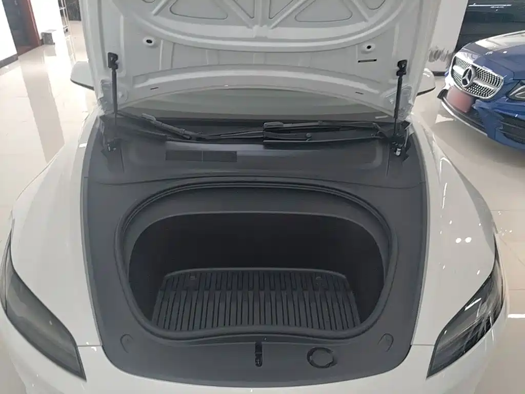 Tesla Model 3 — миниатюра 20